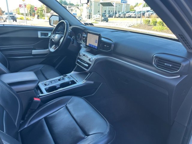 Certified 2022 Ford Explorer XLT w/ Equipment Group 202A image 29