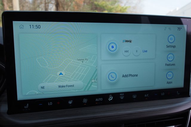 Certified 2025 Ford Escape SE w/ PHEV Premium Package image 28