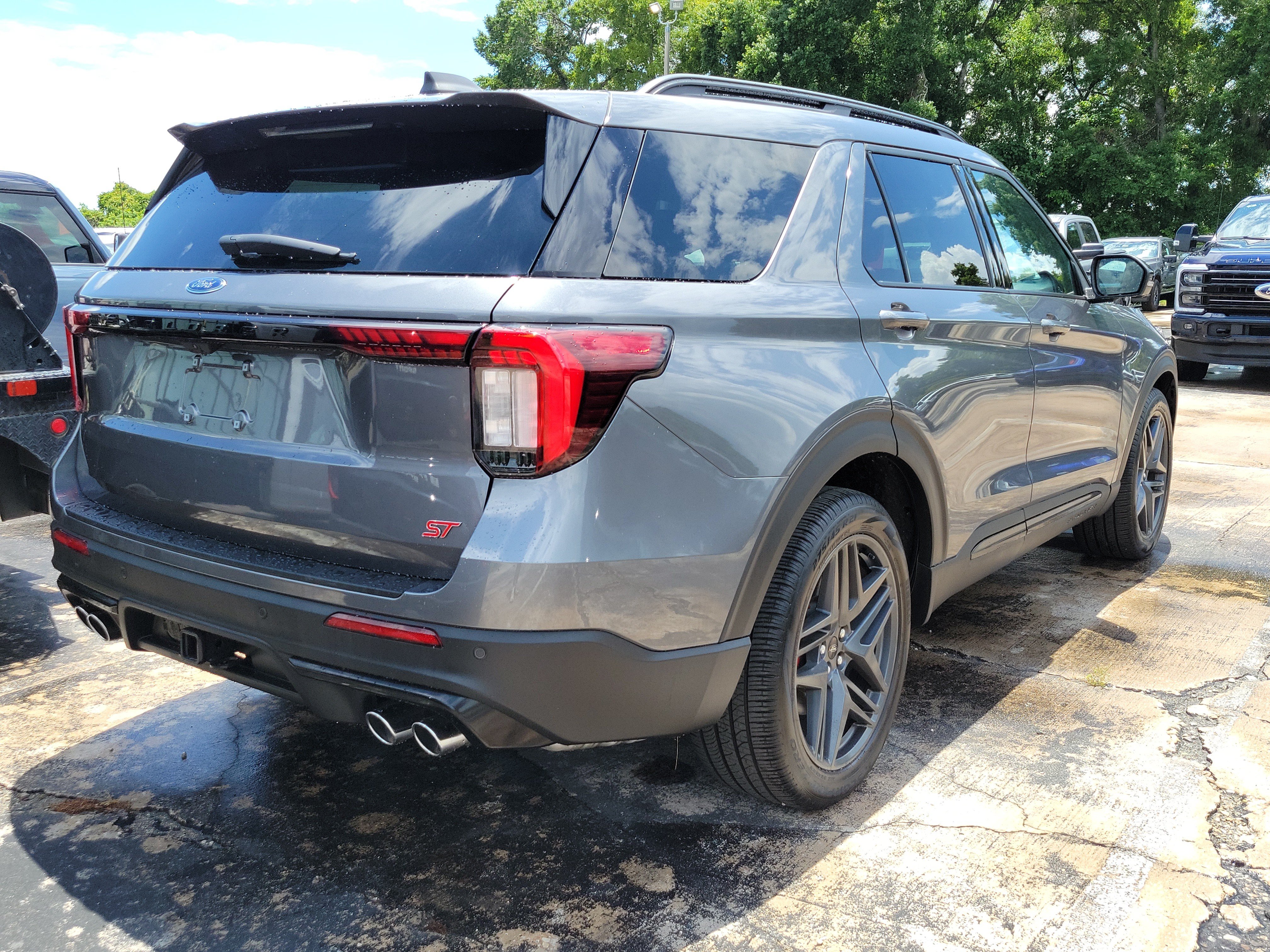 Certified 2025 Ford Explorer ST AWD/4WD image 5