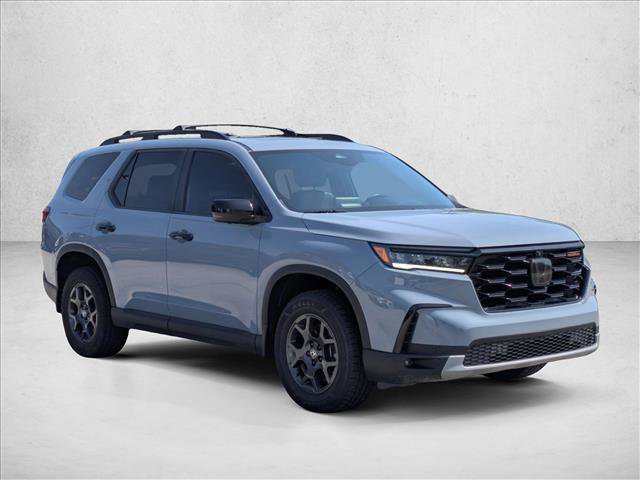 Used 2024 Honda Pilot TrailSport image 3