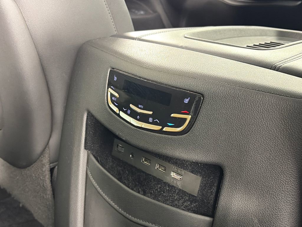 Used 2019 Cadillac Escalade Luxury AWD/4WD image 31