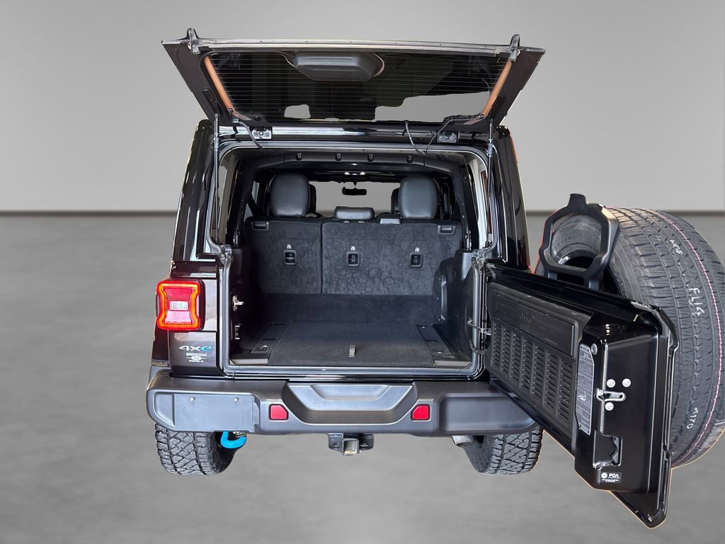 Used 2022 Jeep Wrangler Unlimited Sahara w/ Cold Weather Group image 11