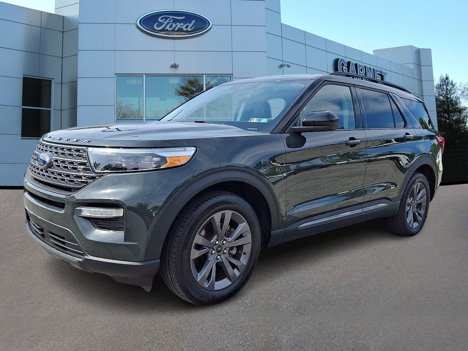 Certified 2024 Ford Explorer XLT w/ Equipment Group 202A AWD/4WD image 4