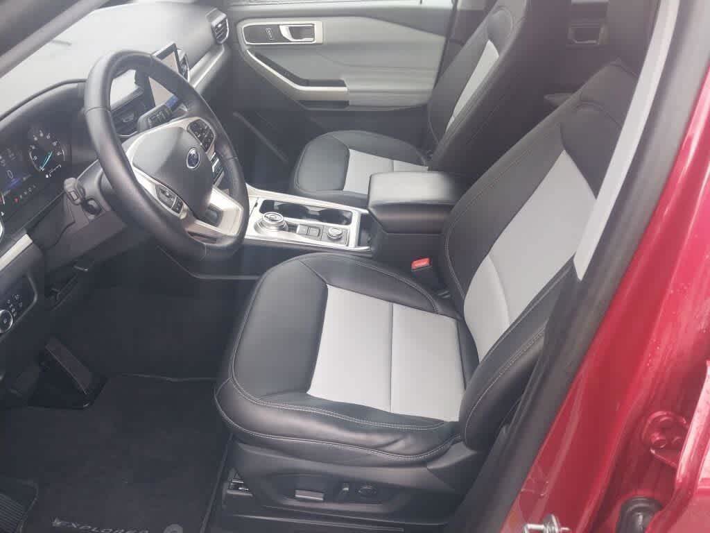 Certified 2023 Ford Explorer XLT w/ Equipment Group 202A AWD/4WD image 5