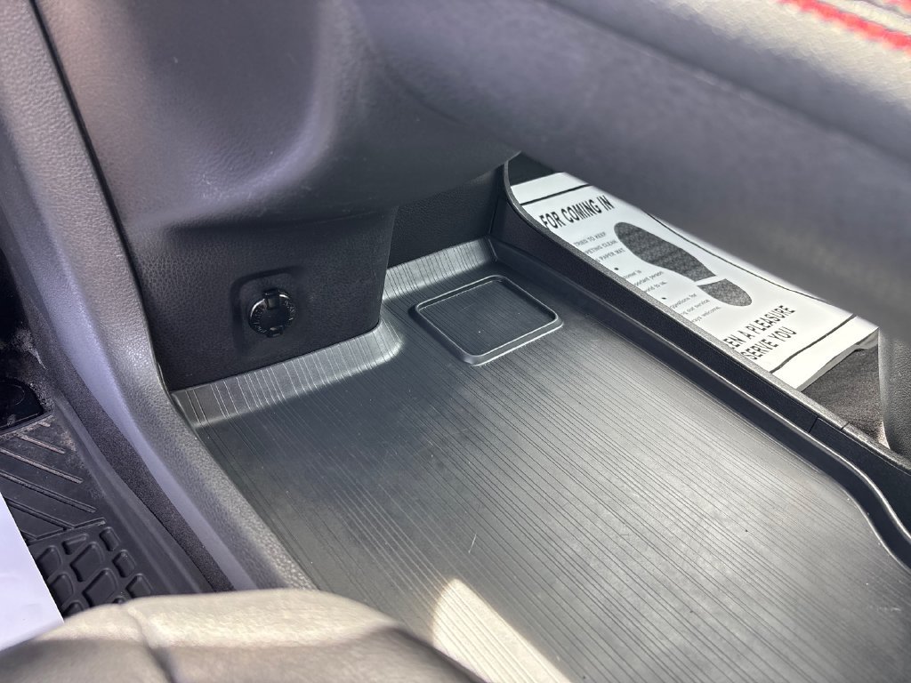 Used 2025 Toyota Sienna XSE AWD/4WD image 41