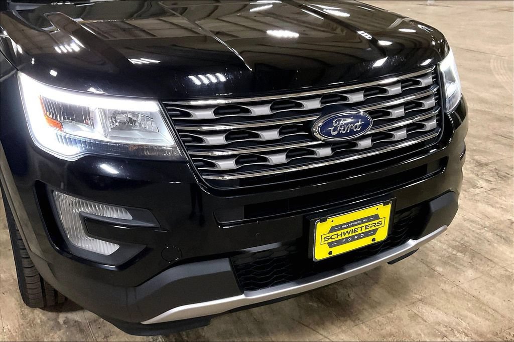 Certified 2017 Ford Explorer XLT w/ Equipment Group 202A AWD/4WD image 30