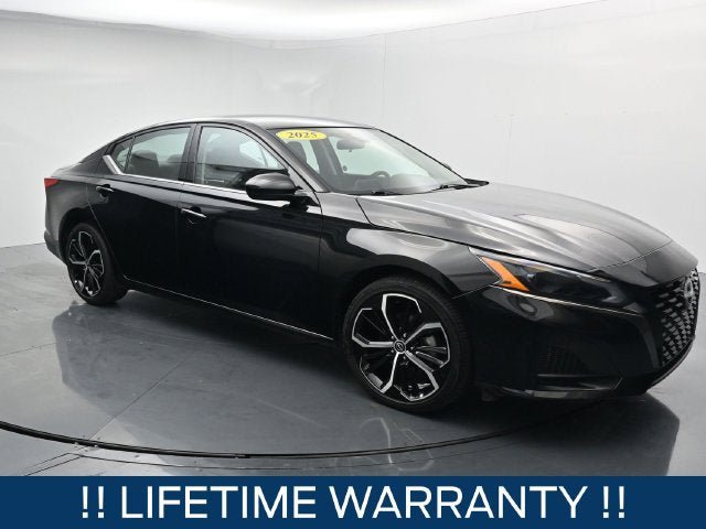 Used 2025 Nissan Altima 2.5 SR FWD image 2