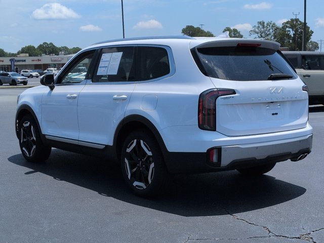Used 2024 Kia Telluride EX w/ EX Captain's Chair Package FWD image 6