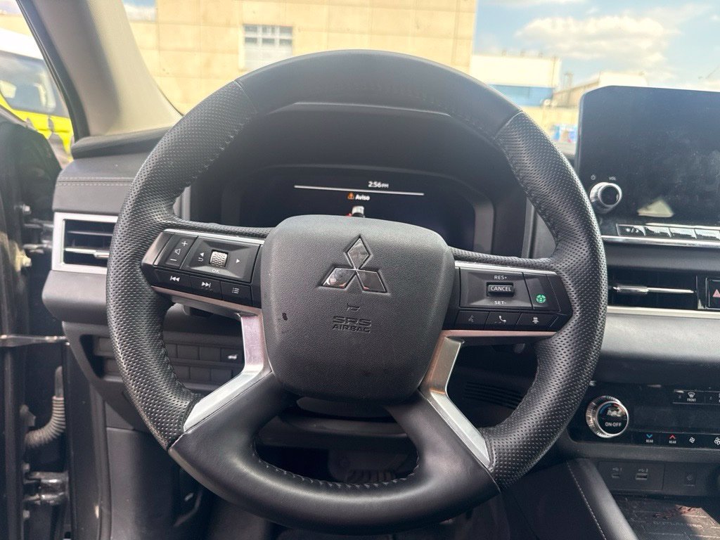 Used 2024 Mitsubishi Outlander SEL Black Edition AWD/4WD image 3