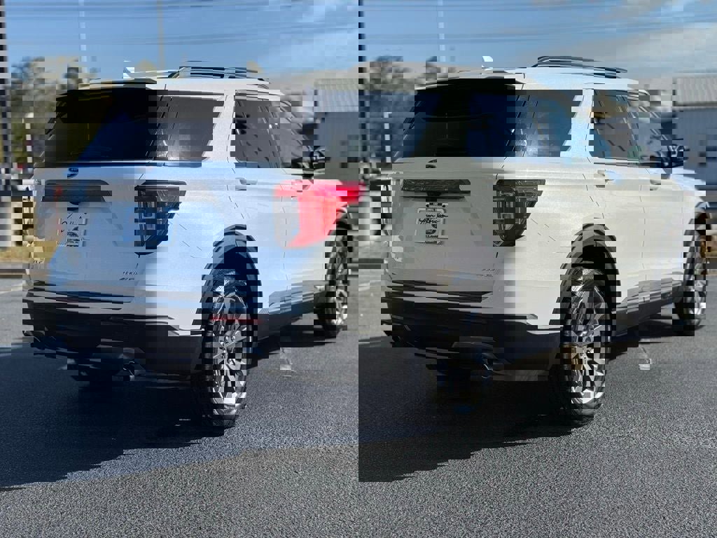 Certified 2023 Ford Explorer XLT w/ Equipment Group 202A image 9
