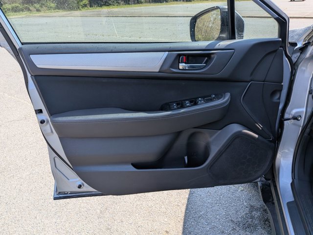 Used 2019 Subaru Outback 2.5i Premium AWD/4WD image 12