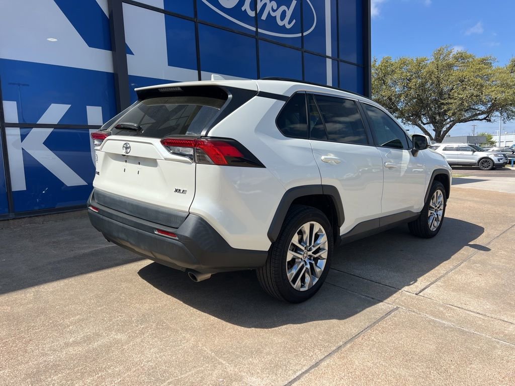 Used 2021 Toyota RAV4 XLE Premium image 8