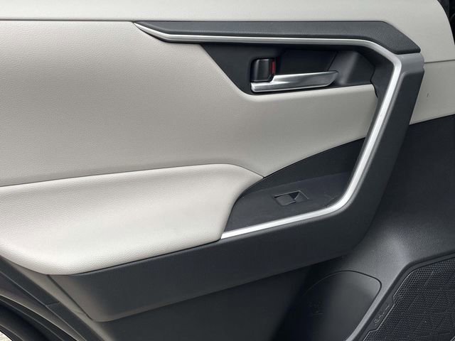 Used 2020 Toyota RAV4 XLE w/ Convenience Package image 14