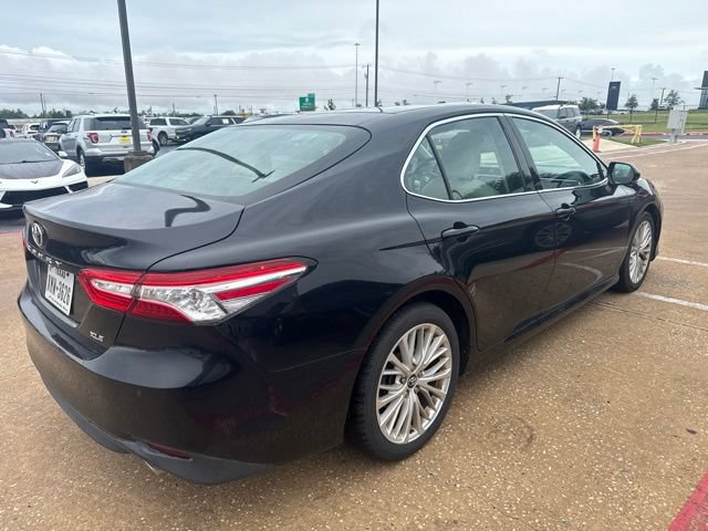 Used 2018 Toyota Camry XLE FWD image 3