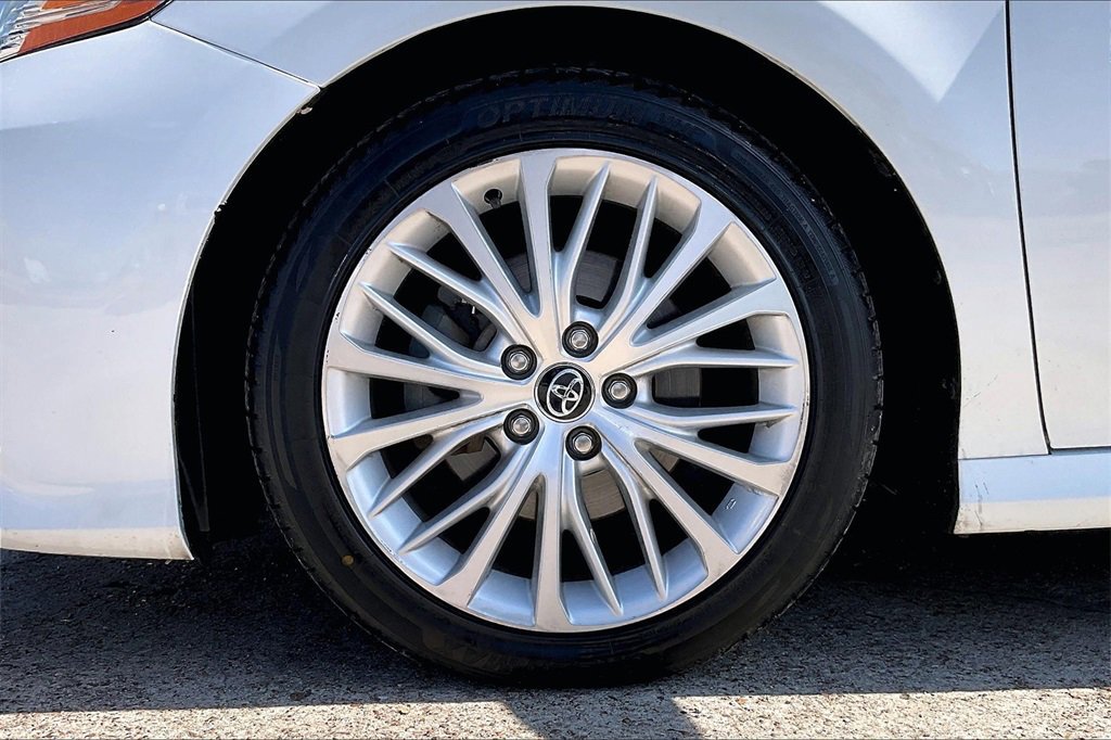 Used 2020 Toyota Camry XLE image 35