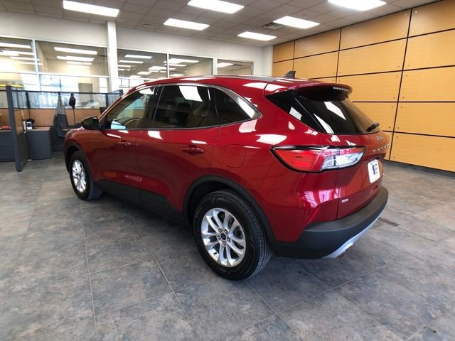 Certified 2020 Ford Escape SE image 3