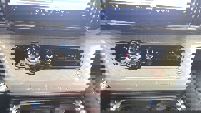 Certified 2025 Ford Expedition Active image 23