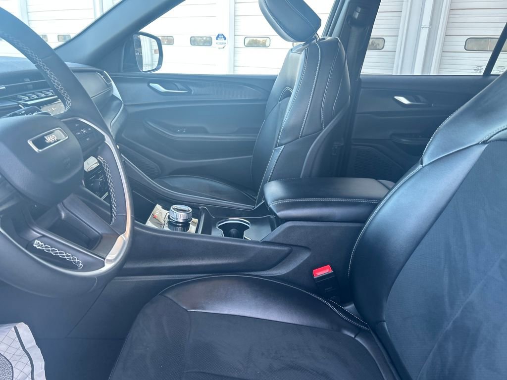 Used 2024 Jeep Grand Cherokee Altitude image 23
