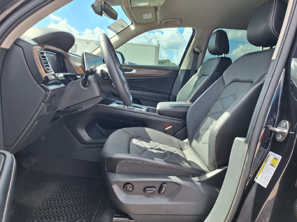 Used 2024 Volkswagen Atlas SE FWD image 9
