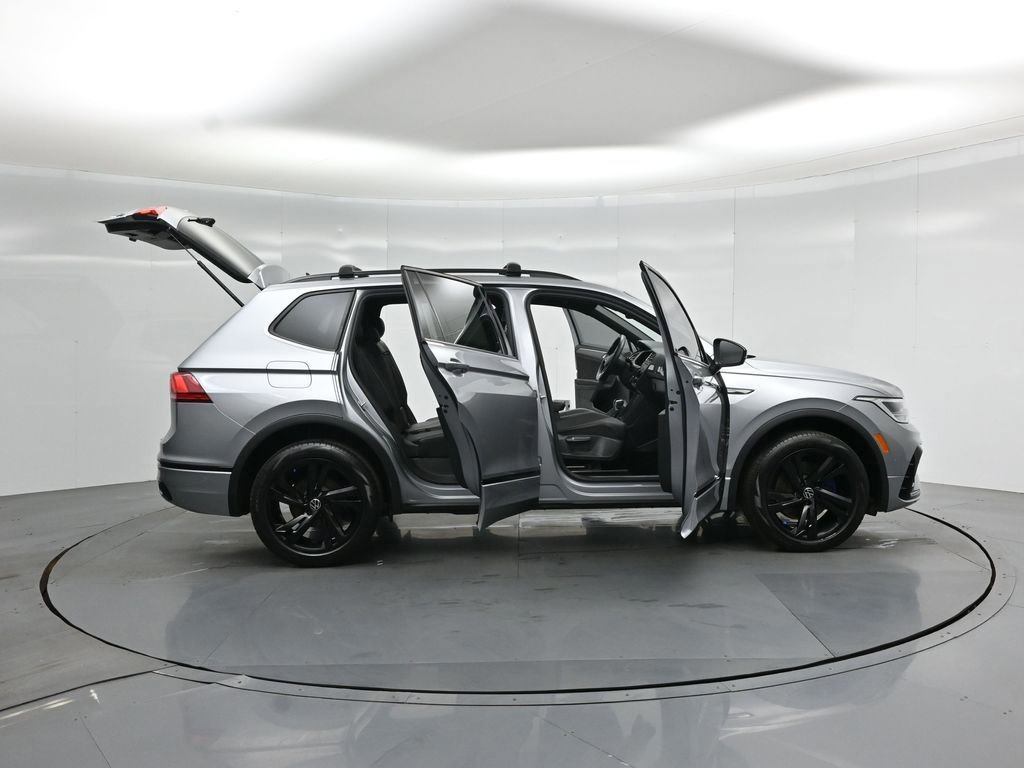 Used 2023 Volkswagen Tiguan SE R-Line FWD image 33