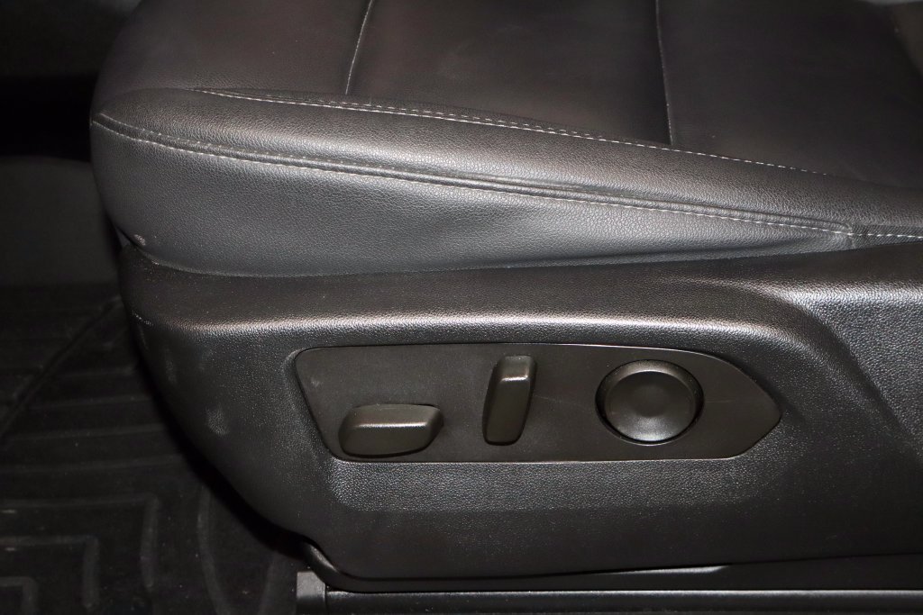 Used 2024 Chevrolet Tahoe Z71 w/ Luxury Package AWD/4WD image 23