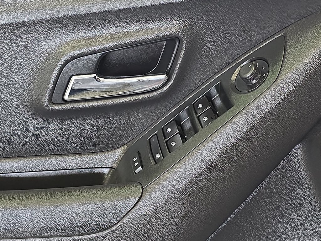 Used 2020 Chevrolet Trax LS FWD image 25