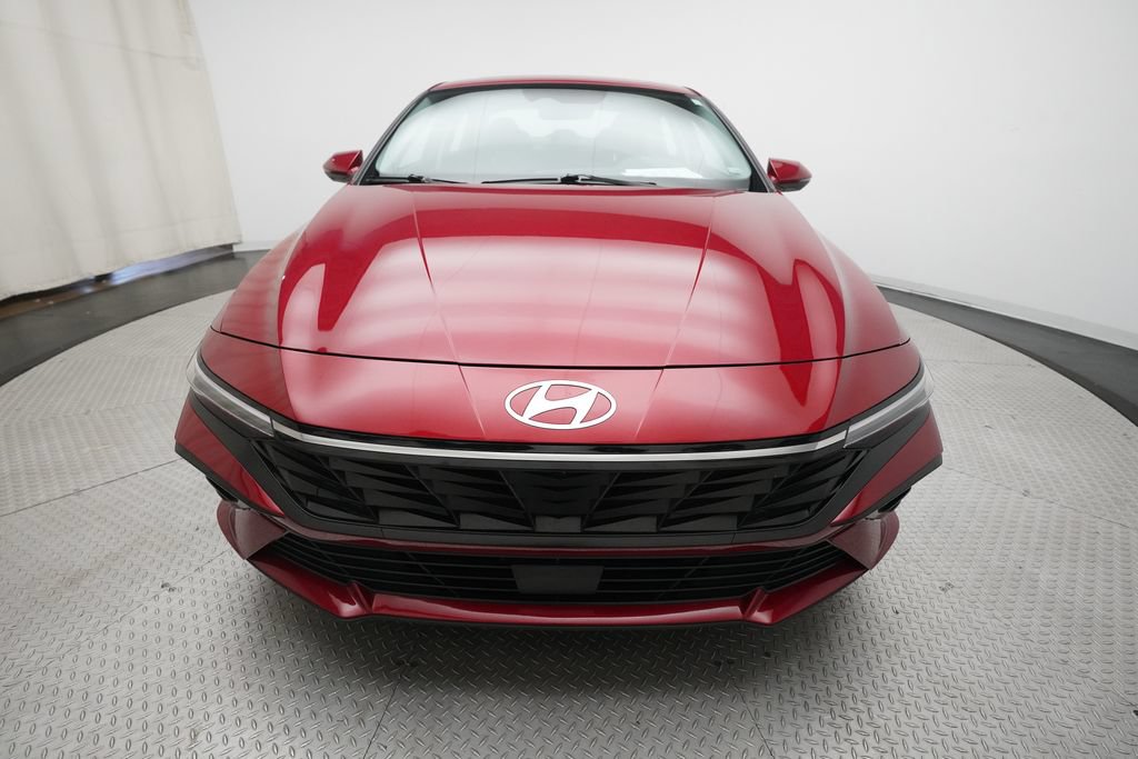 Used 2025 Hyundai Elantra Limited FWD image 11