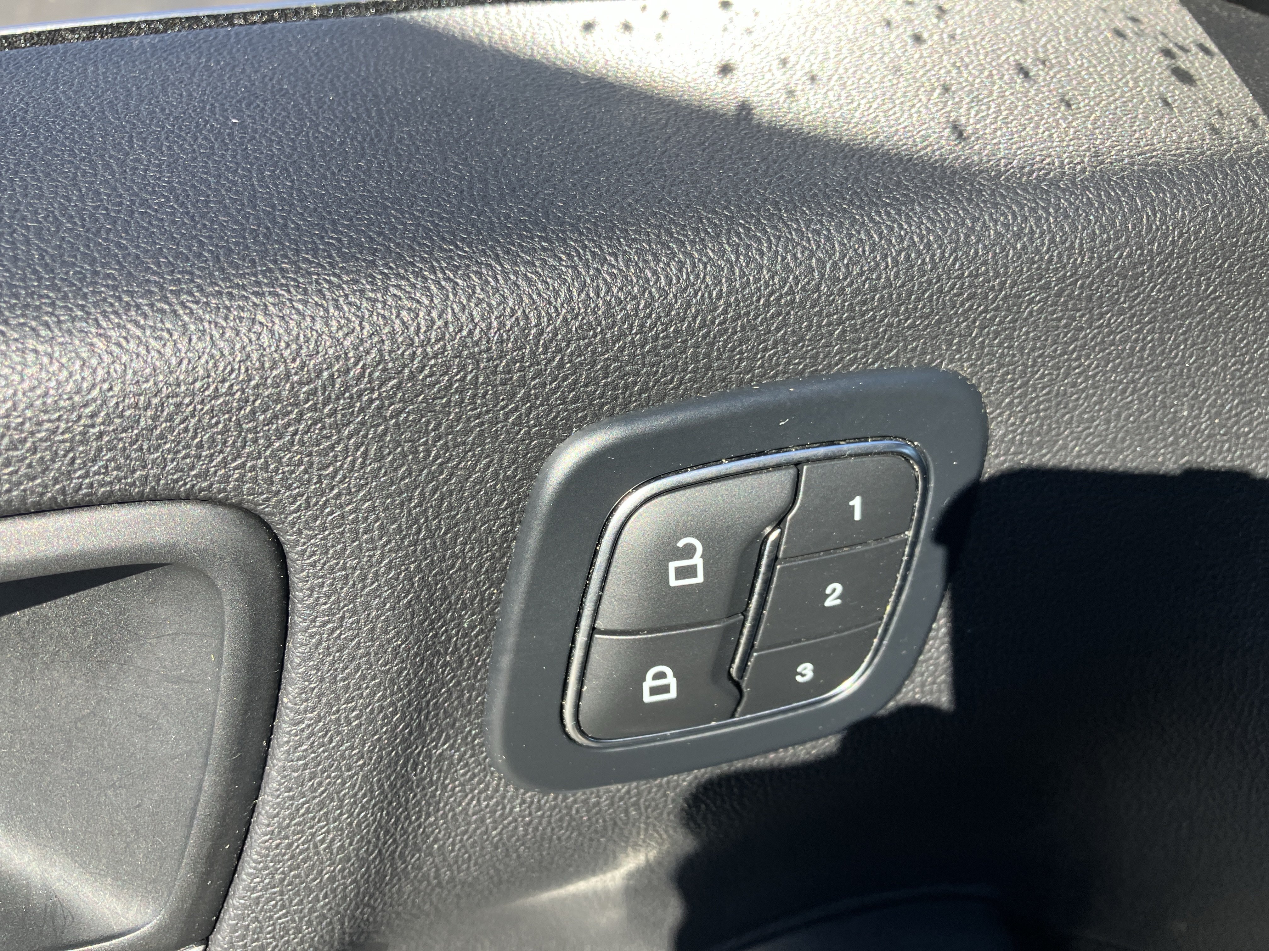 Certified 2025 Ford Escape Platinum AWD/4WD image 18