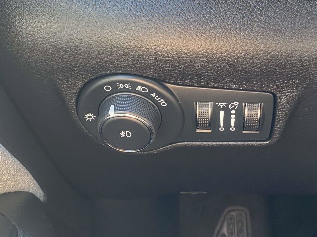Used 2024 Jeep Compass Latitude AWD/4WD image 19