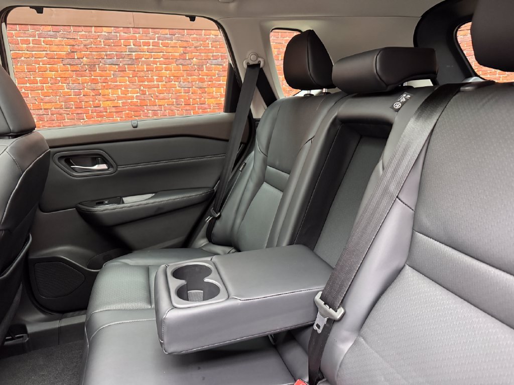 Used 2023 Nissan Rogue SV w/ SV Premium B Package AWD/4WD image 12