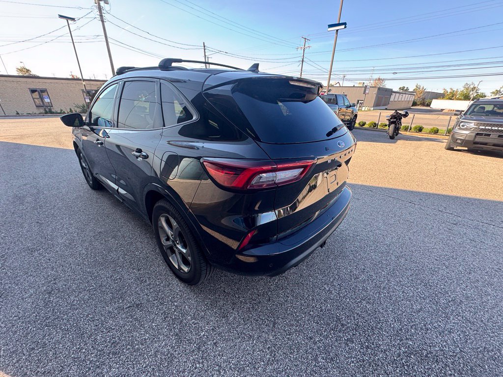 Certified 2023 Ford Escape ST-Line w/ Tech Pack #1 AWD/4WD image 3