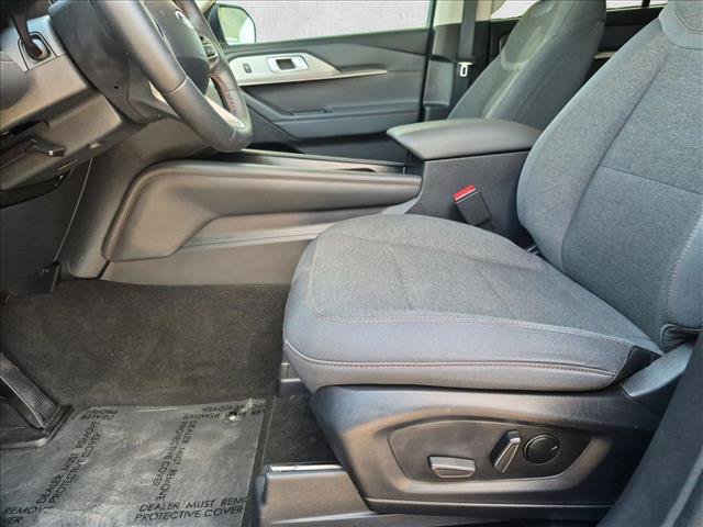 Certified 2025 Ford Explorer Active RWD image 16