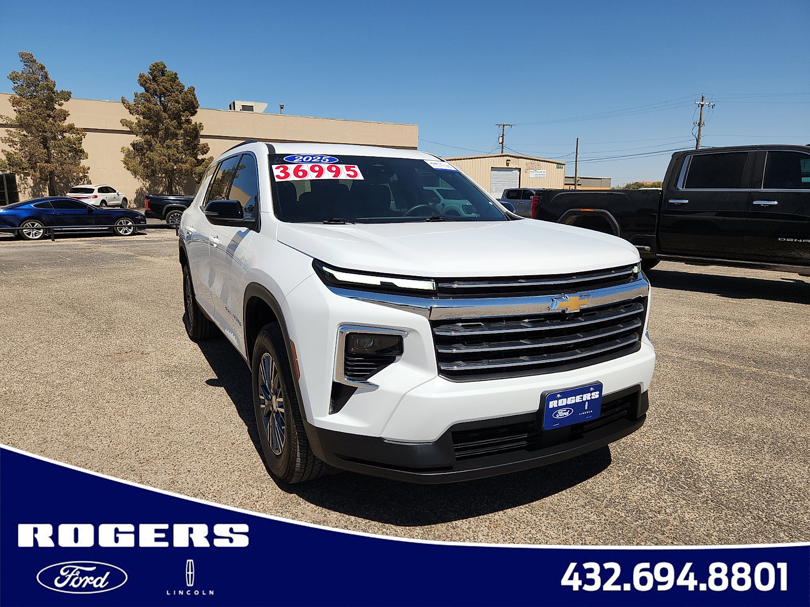 Used 2025 Chevrolet Traverse LT image 6