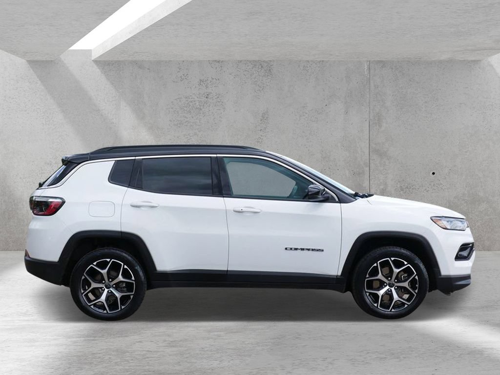 Used 2025 Jeep Compass Limited AWD/4WD image 2