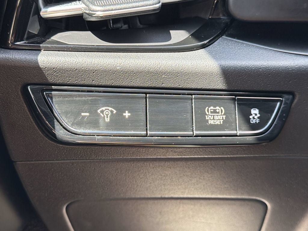 Used 2023 Kia Niro LX FWD image 18