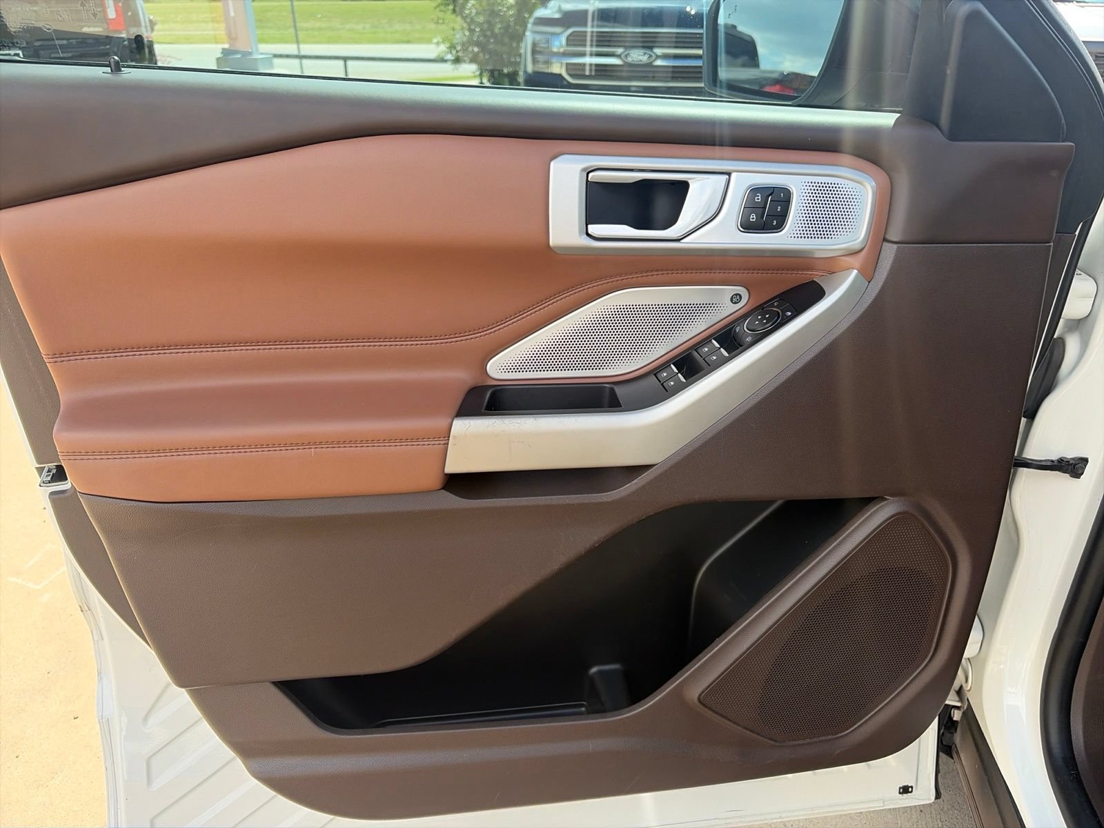 Certified 2022 Ford Explorer King Ranch w/ Technology Package AWD/4WD image 13