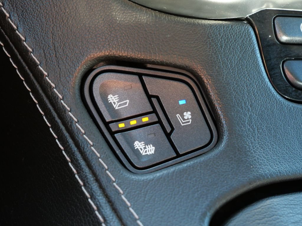 Used 2018 Chevrolet Suburban Premier AWD/4WD image 26