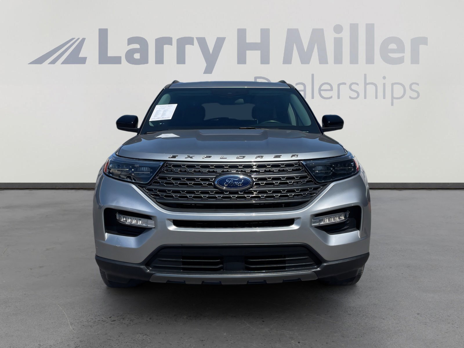 Certified 2022 Ford Explorer XLT w/ Equipment Group 202A image 8