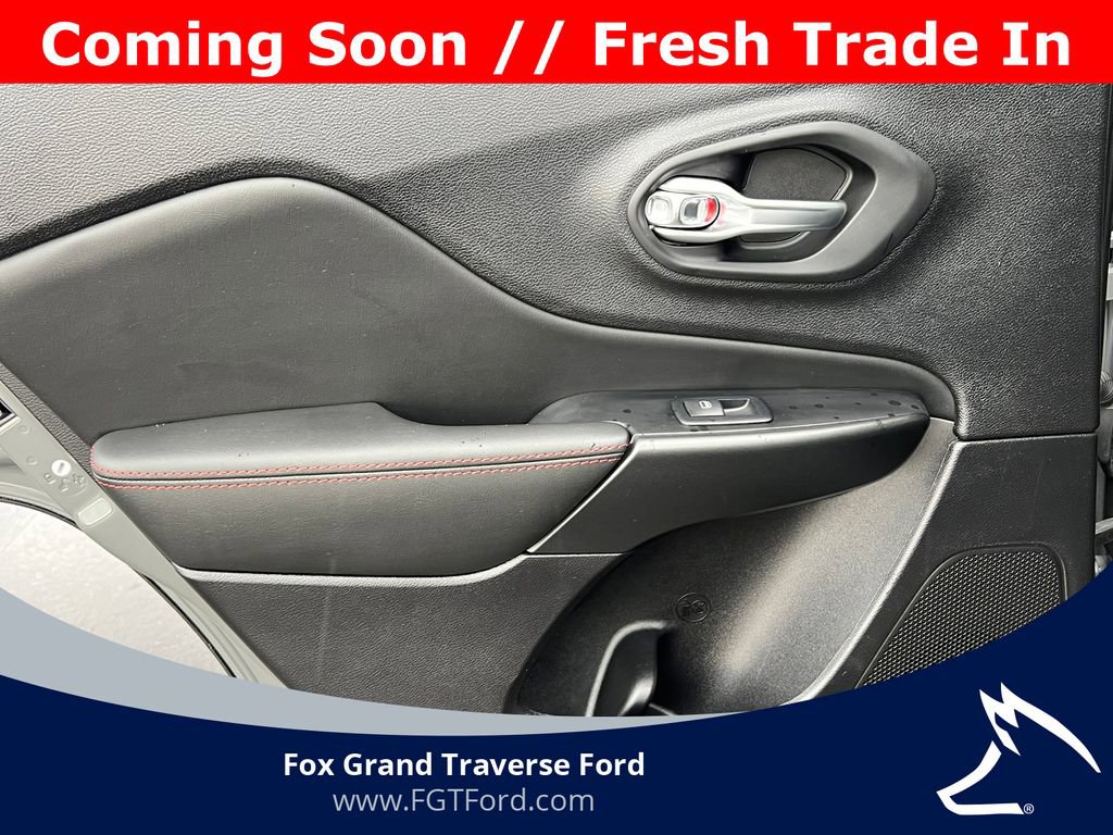 Used 2022 Jeep Cherokee Trailhawk w/ Premium Leather Package AWD/4WD image 32