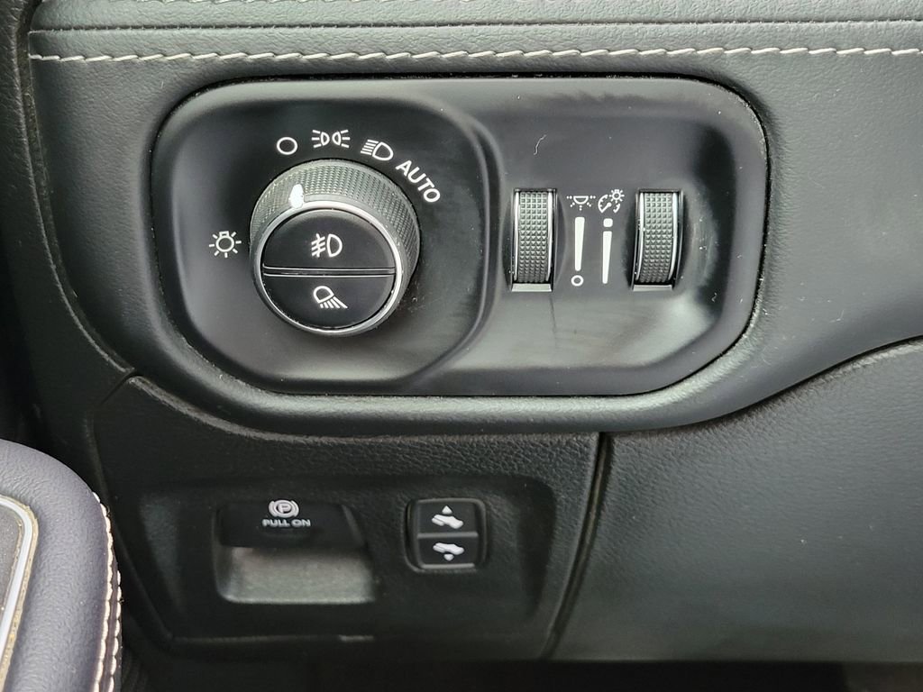 Used 2024 RAM 1500 Limited w/ Body Color Bumper Group image 26