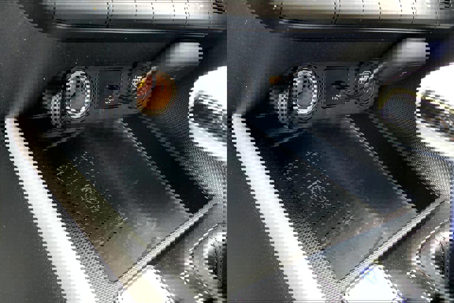 Used 2021 Hyundai Elantra Limited image 33