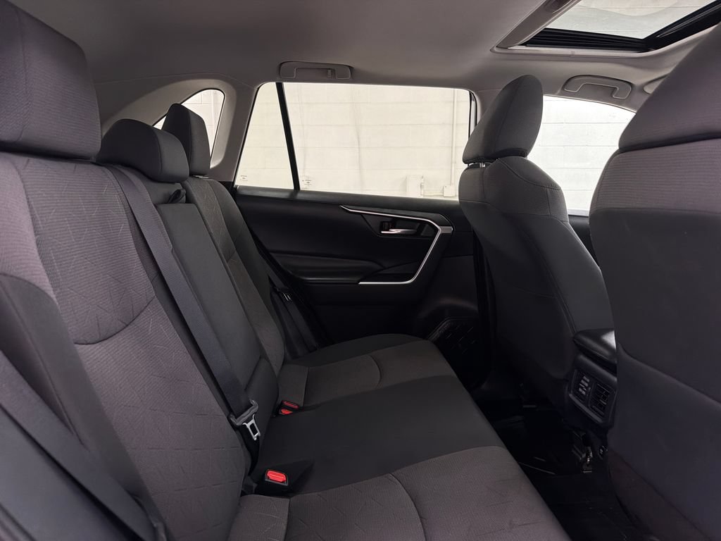 Used 2019 Toyota RAV4 XLE FWD image 30