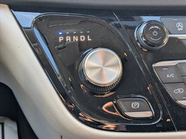 Used 2022 Chrysler Pacifica Touring-L image 12