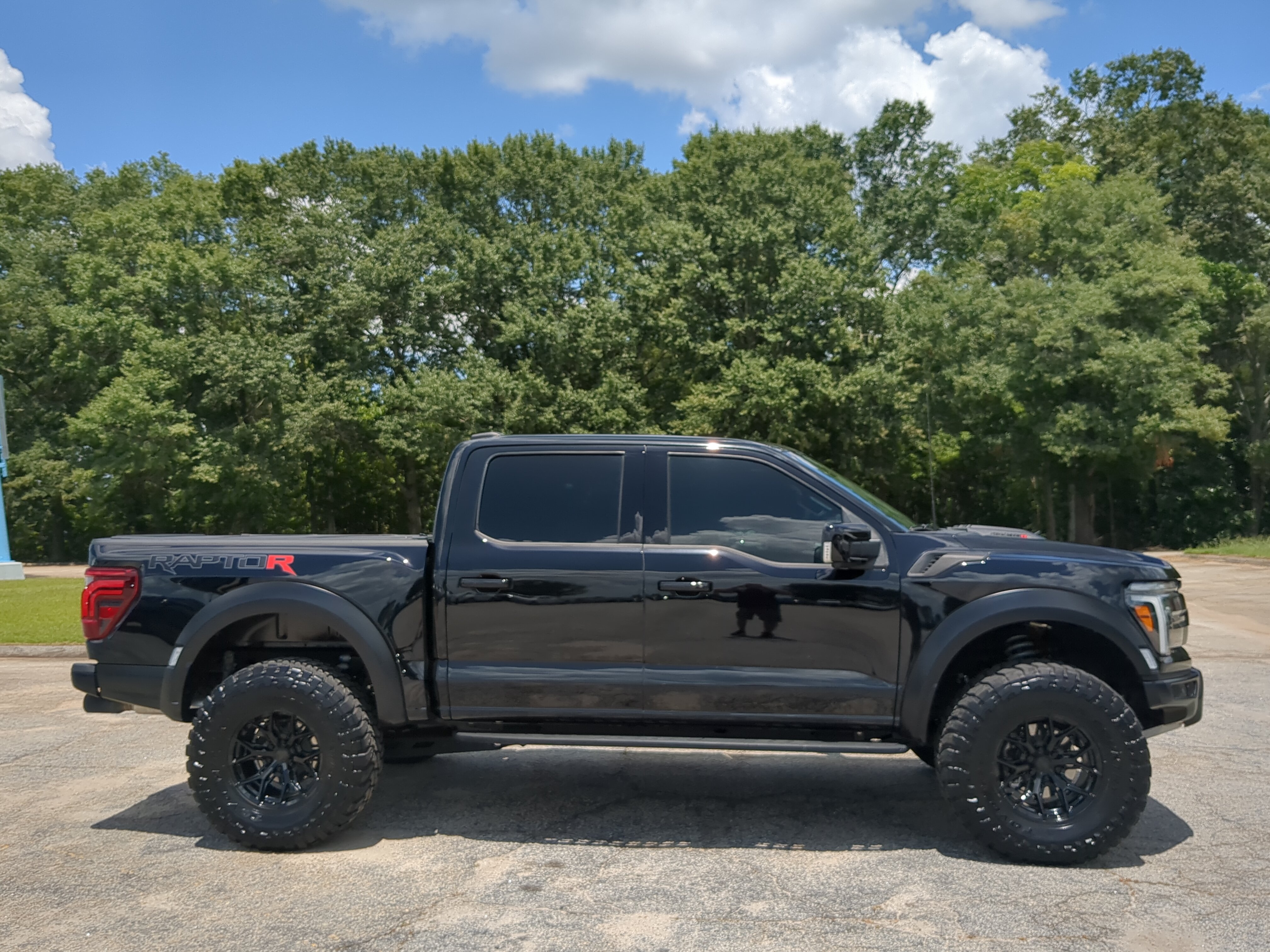 Certified 2024 Ford F150 Raptor w/ Equipment Group 803A Raptor R AWD/4WD image 2