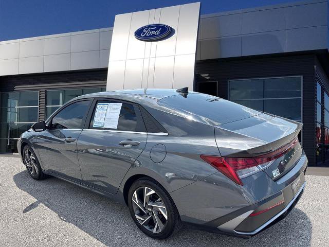 Used 2024 Hyundai Elantra SEL w/ Convenience Package FWD image 3