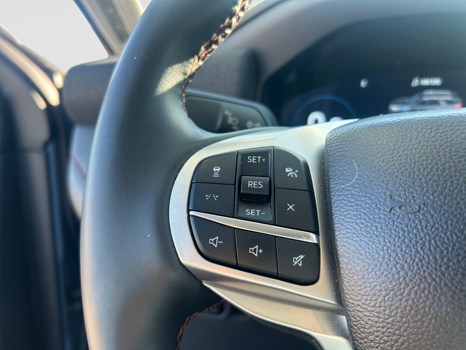 Certified 2025 Ford Explorer Active RWD image 18