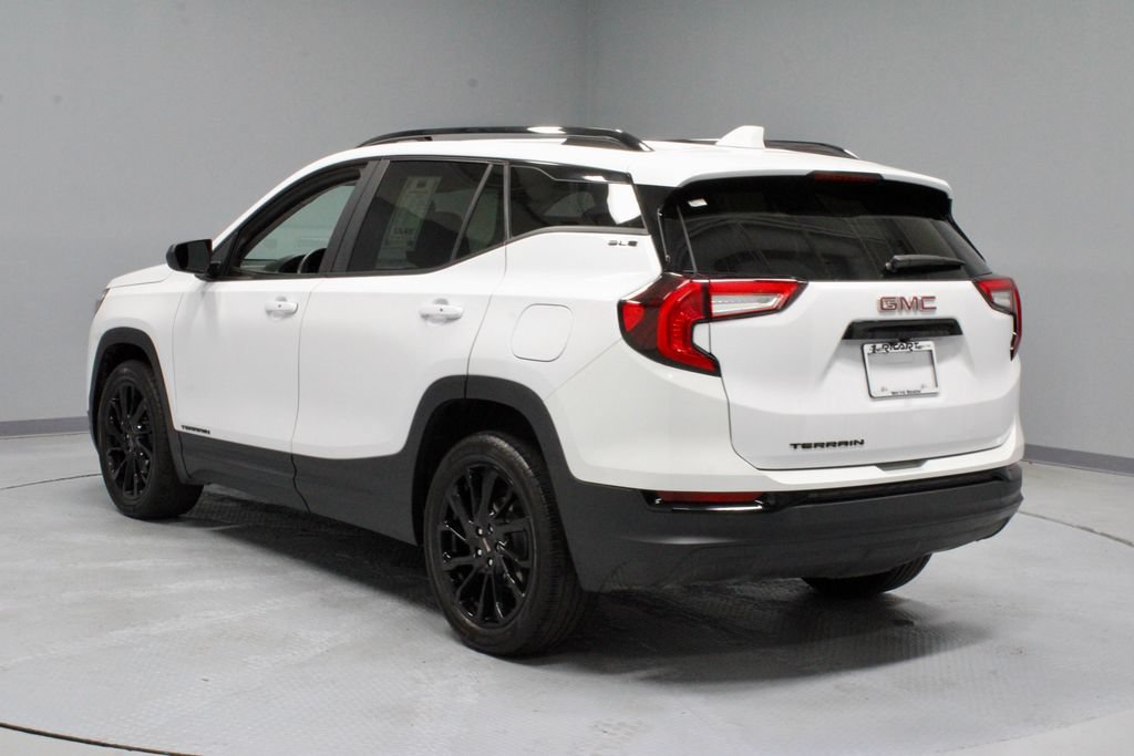 Used 2024 GMC Terrain SLE w/ Driver Convenience Package FWD image 9