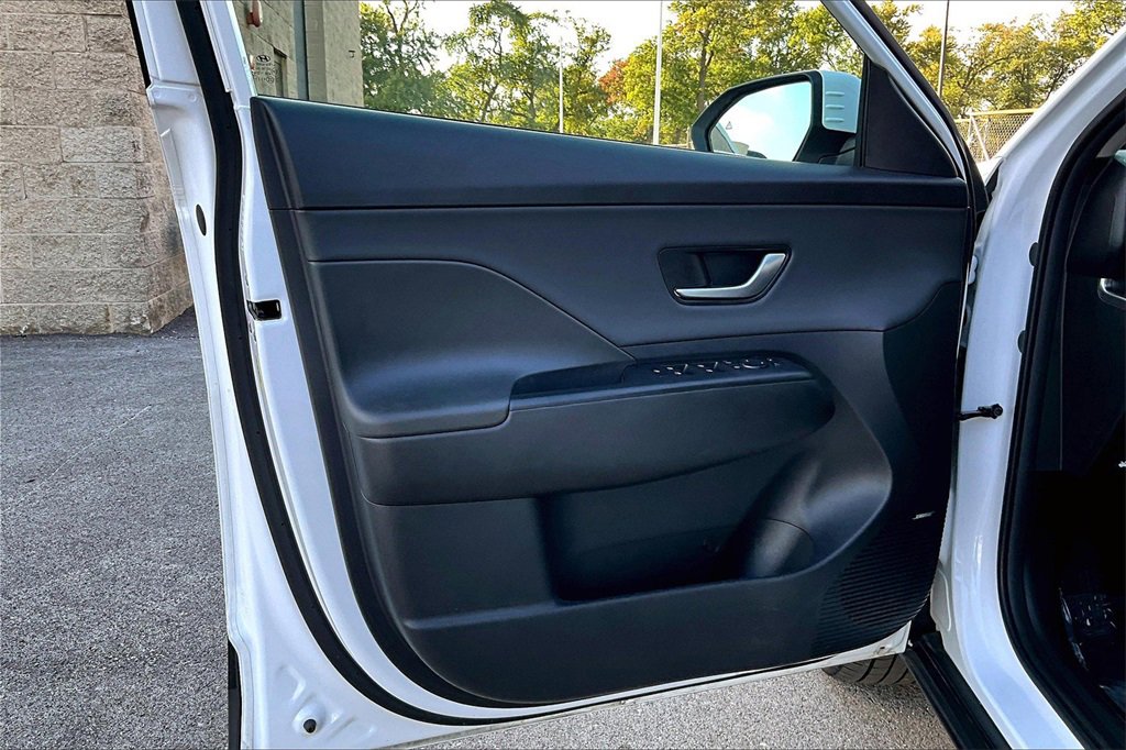 Used 2024 Hyundai Kona Limited image 22