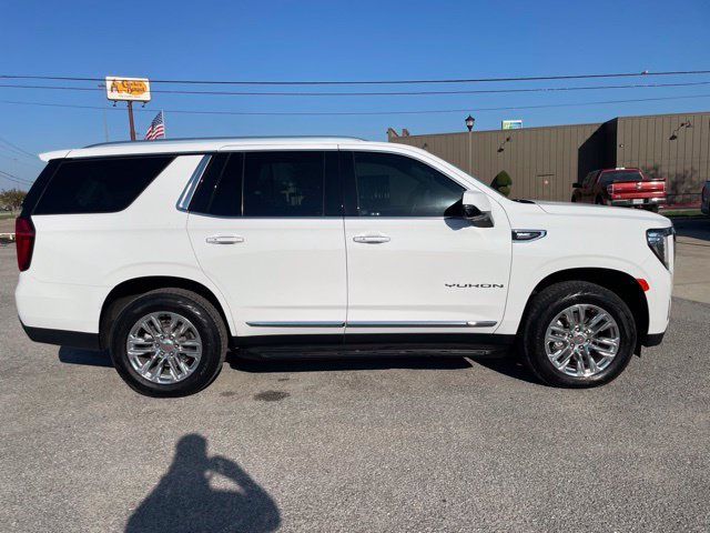Used 2023 GMC Yukon SLT w/ SLT Luxury Package RWD image 4