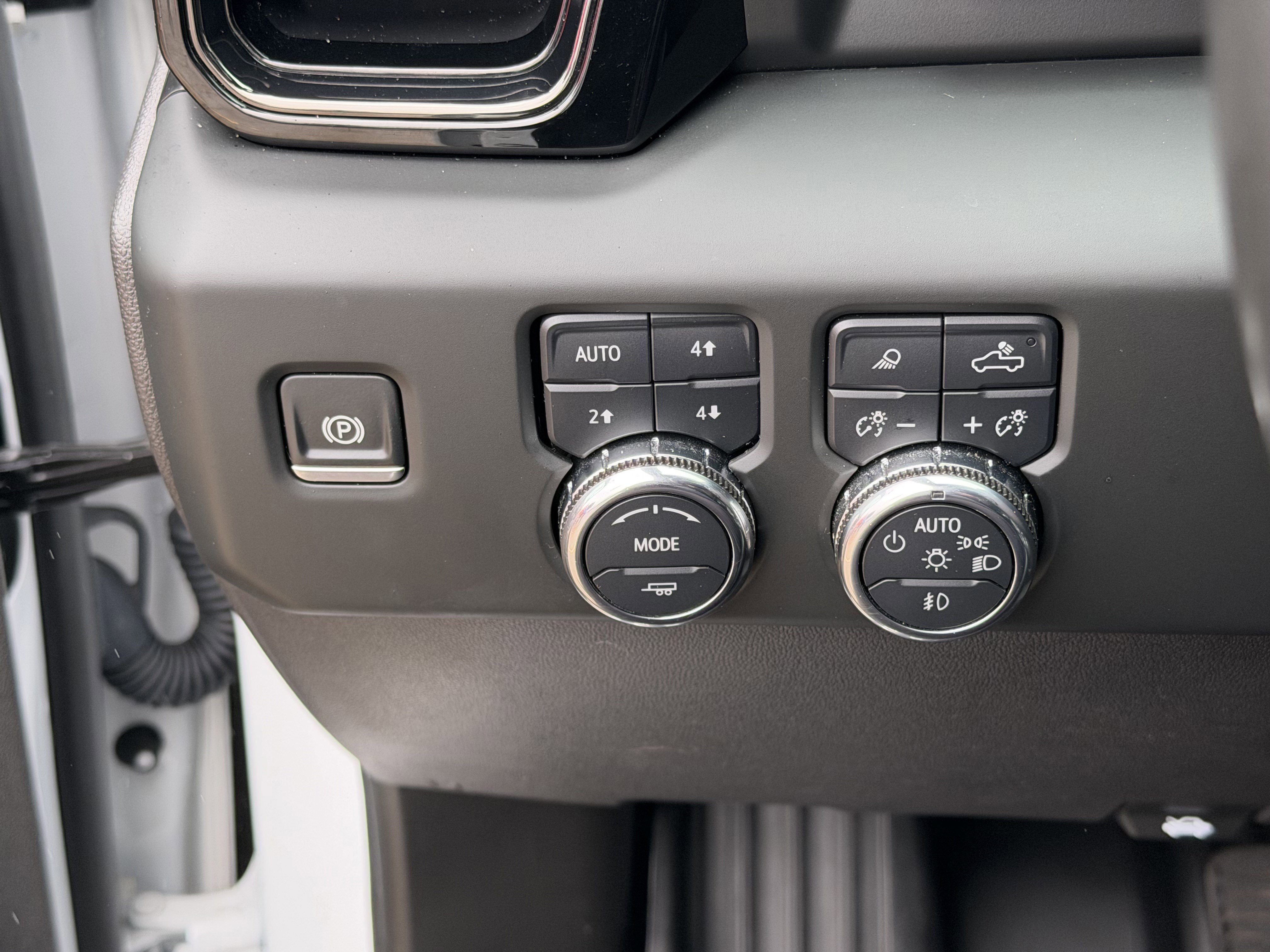 Used 2024 GMC Sierra 1500 AT4 w/ Technology Package image 25